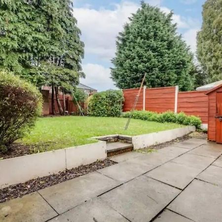 הוילה מנצ'סטר Newly Renovated House Near Trafford Centre מראה חיצוני תמונה