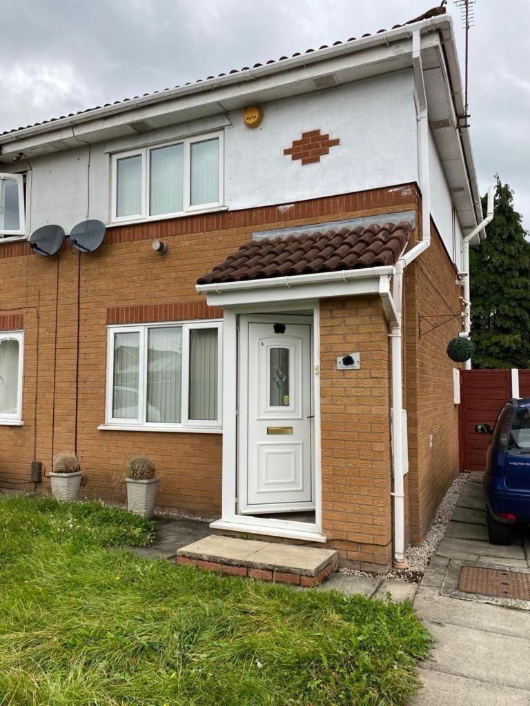 הוילה מנצ'סטר Newly Renovated House Near Trafford Centre מראה חיצוני תמונה