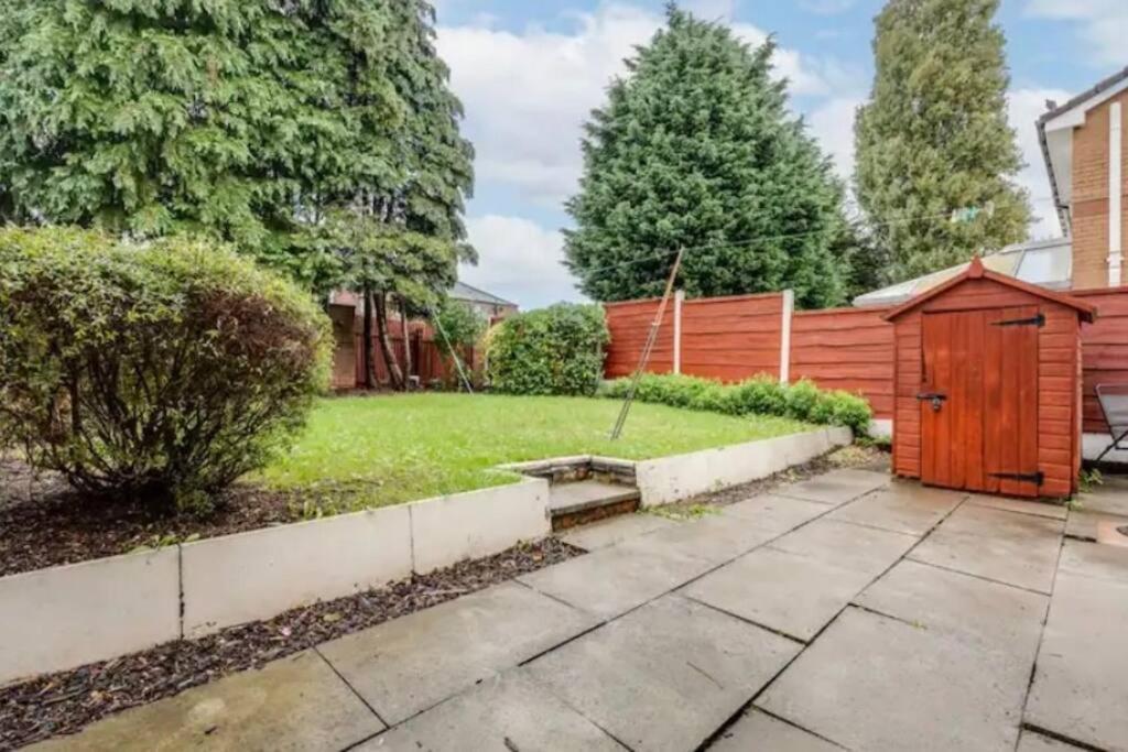 הוילה מנצ'סטר Newly Renovated House Near Trafford Centre מראה חיצוני תמונה