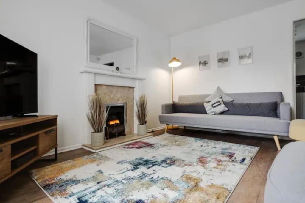 הוילה מנצ'סטר Newly Renovated House Near Trafford Centre מראה חיצוני תמונה